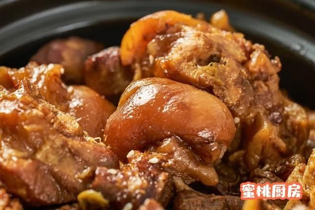 这一|入秋就爱这一锅话梅猪手,简单煮煮就搞定!吃一口胶原蛋白满满!