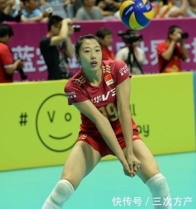 中国女排|女排最美主力队员,拥有完美的“九头身”身材,因秀腹肌照惹争议