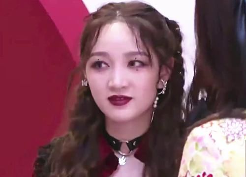  差距|姐姐三公表演成绩，万茜团凭562票稳居第一，孟佳因差距大淘汰