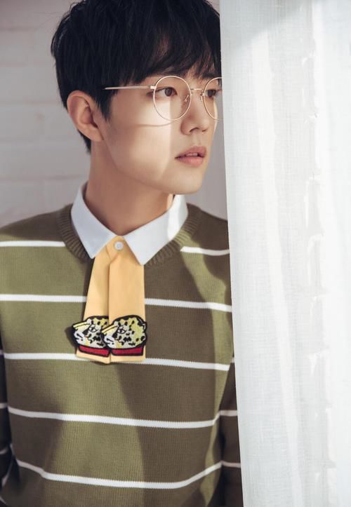  粉丝|肖战《王牌》再被“路透”？粉丝“默默”隐忍，背后原因太难受！