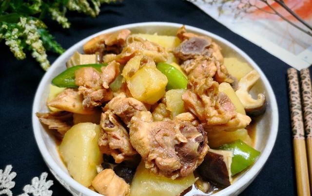  味道|这俩食材焖一锅，营养好味道香，我家立秋后常做，孩子爱吃不挑食