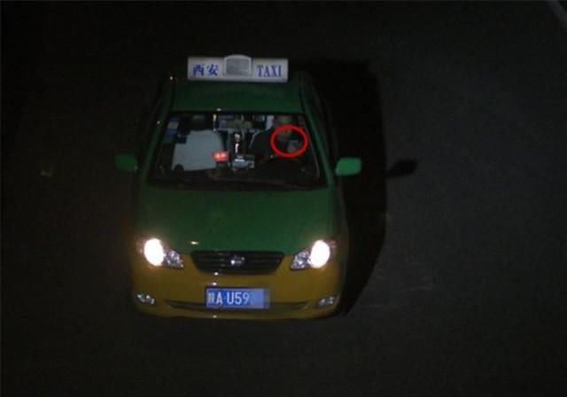  李女士|正常行驶被扣分罚款，女车主：我只不过是挠下痒，这也算违章？