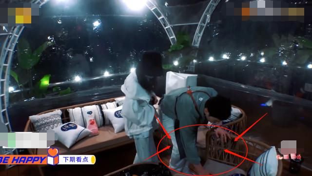  赵丽颖|《中餐厅》赵丽颖太焦虑被“约谈”，黄晓明一个举动被赞太暖心