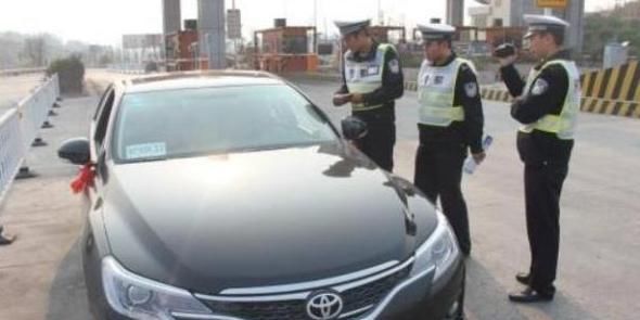 驾驶|没带驾照算“无证驾驶”吗？交警：拿出这个，就不算