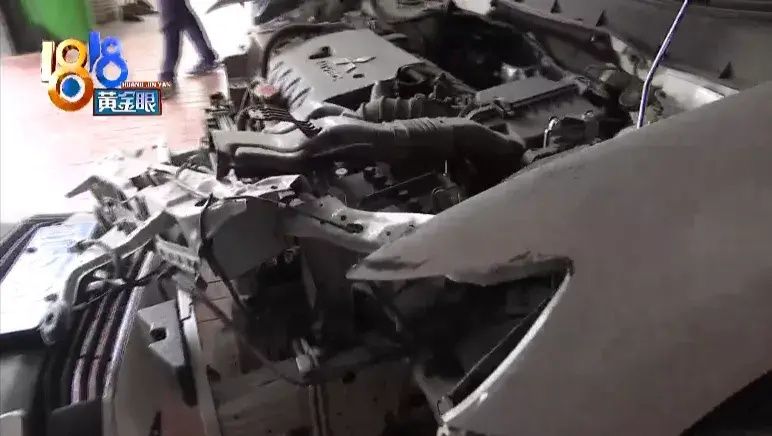 瞬间|先被追尾，接着被摔下拖车……新车瞬间变废车