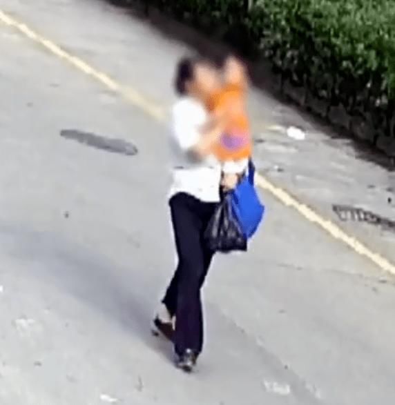 心惊|换装、盖黑布…广西一女子拐走幼儿的手段令人心惊！
