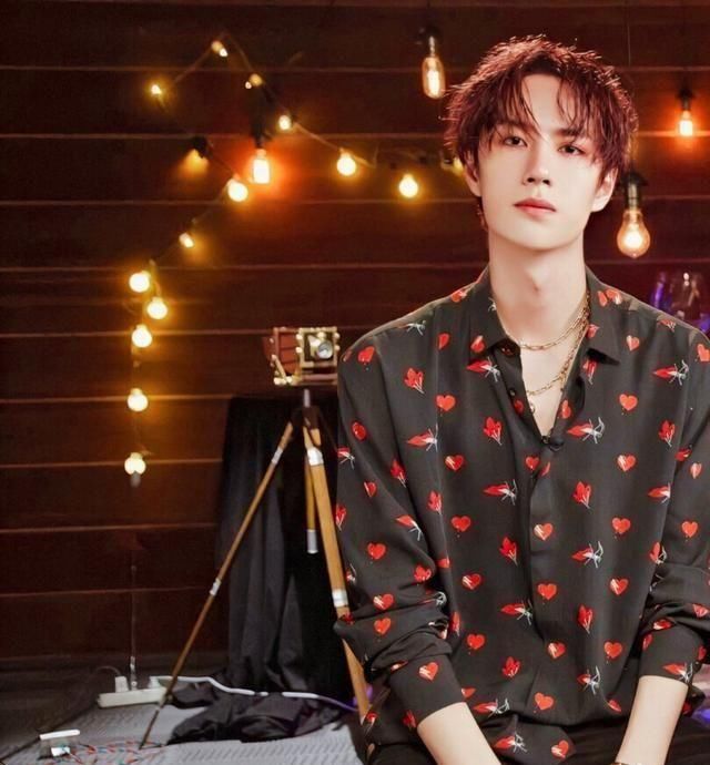  偶像|《这就是街舞》3惊艳的王一博：我们该从优质偶像身上看到什么？