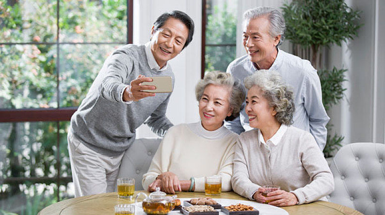 老伴儿|财产都留给儿子,后老伴儿怎么办?一位再婚老人“两全”的做法