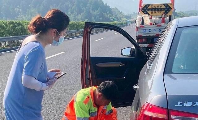 好心|高速路上车爆胎 幸遇好心养路工