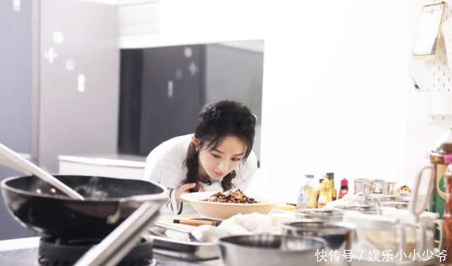 赵丽颖|张亮为赵丽颖发声,没有否认她扒拉菜,但用3个理由为她正名,情商太高