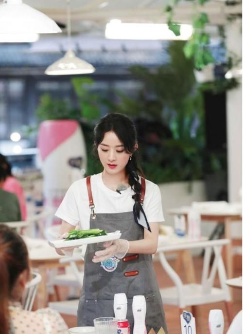  赵丽颖|《中餐厅》赵丽颖干活镜头被一剪没！被删镜头曝光：剪辑做个人吧