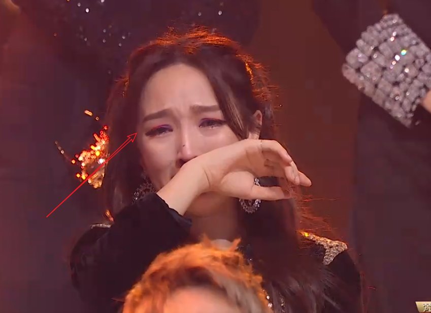  令人|《浪姐》孟佳逆袭成功出道，却哭成泪人，得知原因令人心酸