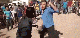 喜欢|搞笑GIF趣图:舍友最喜欢这样躺着玩手机,你们知道为什么吗?