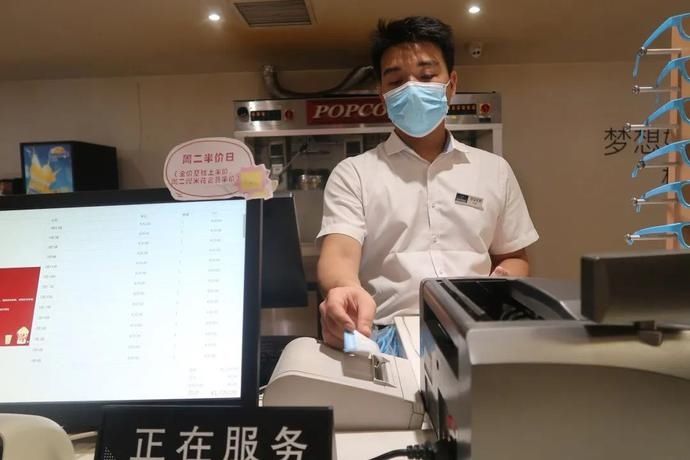  艰难|特别策划·图说 | 电影院艰难重启的背后