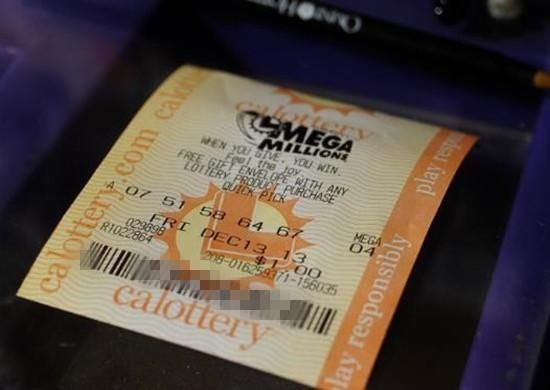 命中|男子花10元命中200万美金，选择一次性领完，要扣多少税？