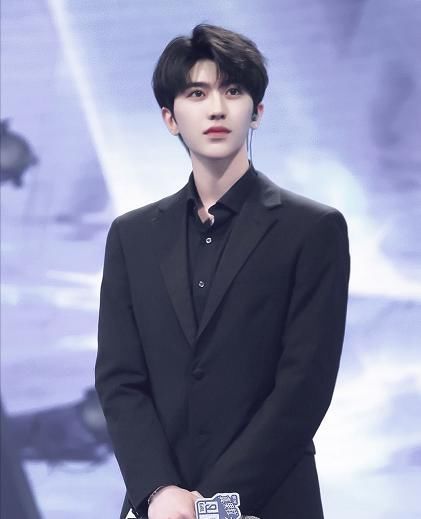  必读|蔡徐坤登上中小学必读课外杂志，看清内容后，让人很意外