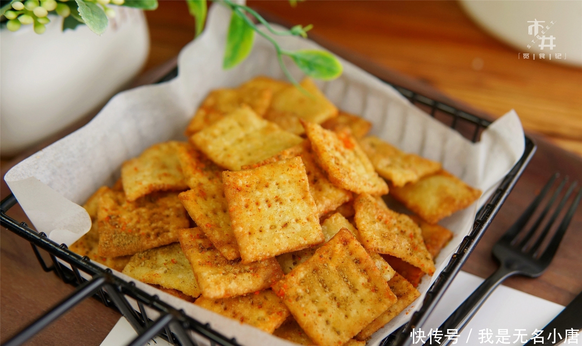 停不下来|小米别熬粥了,加个鸡蛋,配点面粉,咬一口嘎嘣脆,吃的停不下来