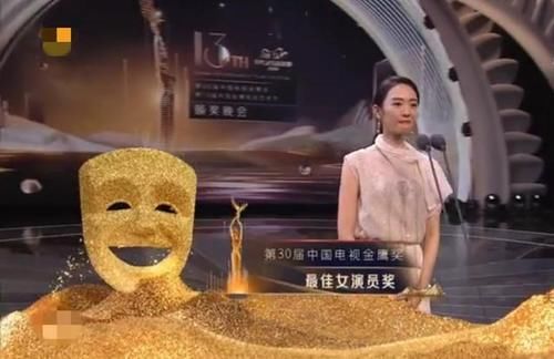 童瑶|童瑶荣获金鹰奖最佳女演员奖，曾有小章子怡之称，网友：实至名归