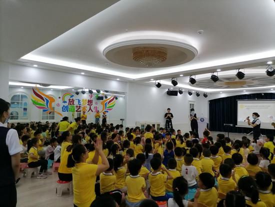  未成年人|地铁星时代“关爱未成年人，安全乘车手拉手”