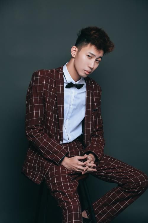  热血|综艺《热血满满的弟弟们》来袭，百变艺人王剑钒热血参赛