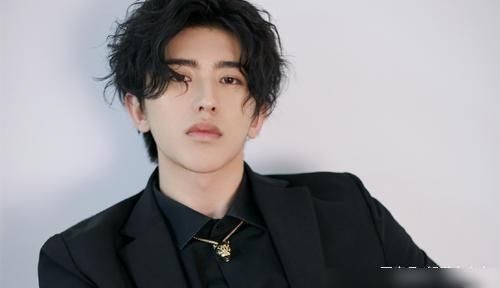  蔡徐坤|前十名中只有一位女歌手，排名中有水分吗？