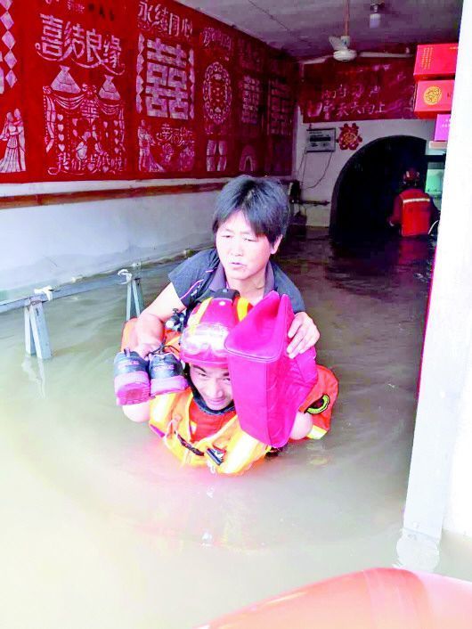 当地|抗洪抢险＂山东防线＂ 山东消防两天营救疏散群众506人