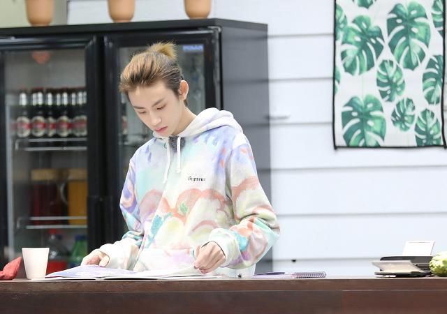  嘉宾|Jeffrey小鬼耳边密语，Justin被嘉宾扑倒在地，要亲亲抱抱举高高