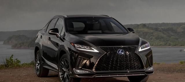 X5|宝马X5正在怼途锐，结果RX来了