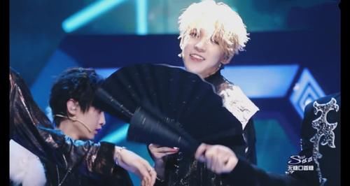  失误|《少年之名》引争议，李希侃组不听张艺兴建议，舞台欠佳、失误多