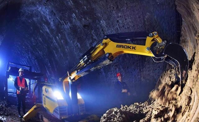 八年|中国工程师最“恨”的城市：一条地铁修八年，每挖一锹都心疼