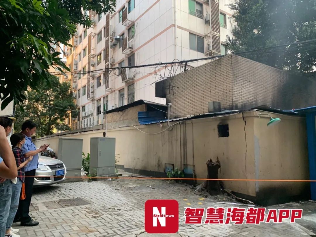 居民|福州东南眼科医院起火,现场浓烟冲天!附近居民泼水救援