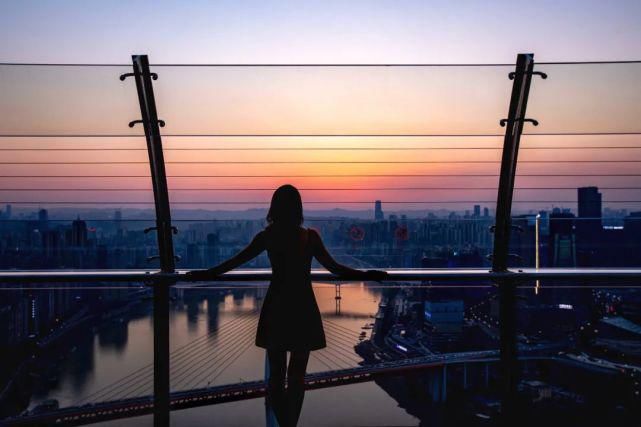  夕阳|重庆旅行必打卡：250米高空，陪她看一场270度浪漫夕阳