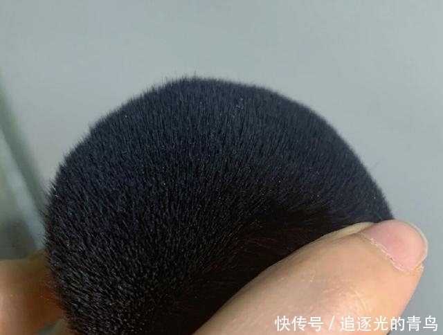  美妆蛋|上妆工具怎么选？刷子、美妆蛋、粉扑，教你如何挑选适合你的工具