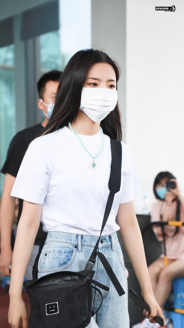  中餐厅|杨超越《中餐厅》路透造型大赏，有的休闲有的可爱，都超级好看！