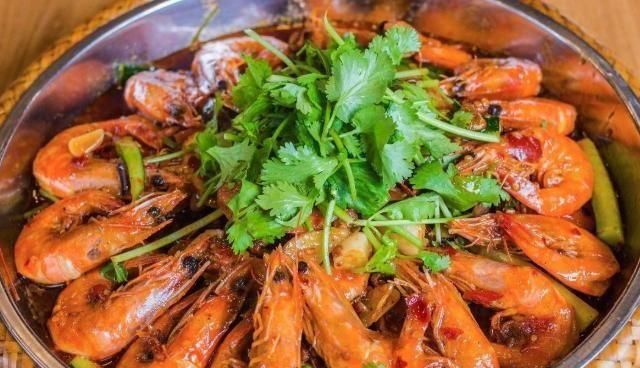  正确|虾头里面是虾黄还是排泄物？很多人不懂，结果不是吃掉就是直接扔