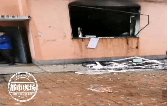  厨房|1家4口被严重烧伤！家属说一道闪电后，厨房就突然爆炸了！