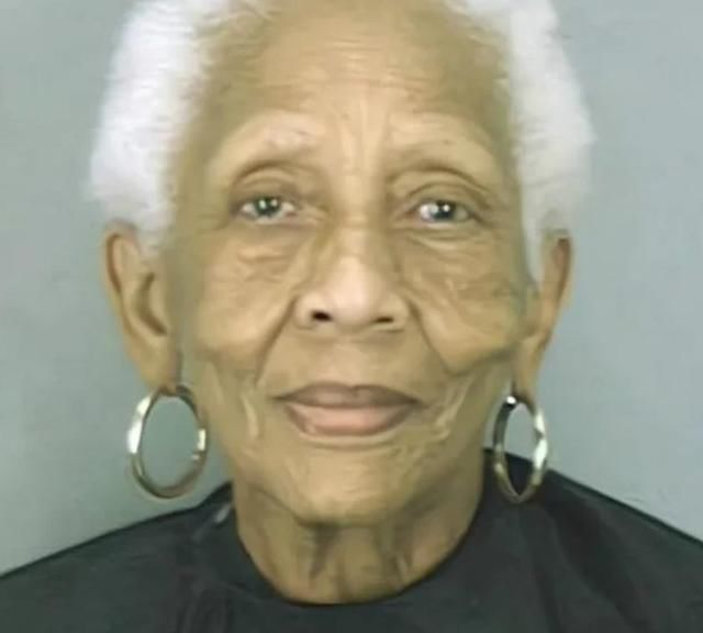  盗窃|90岁老太盗窃珠宝60年,用过32个名字,称:只是拿回白人希望我拿的