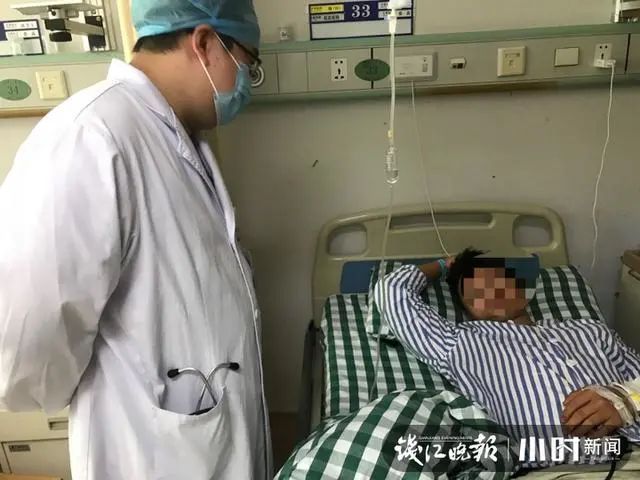  中心|杭州市中心公厕边，出现两条蟒蛇！消防员紧急出动