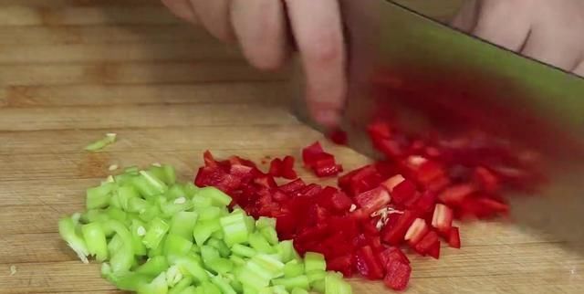  鲜香|土豆最解馋吃法！鲜香爽滑又筋道，一上桌瞬间就被抢光！