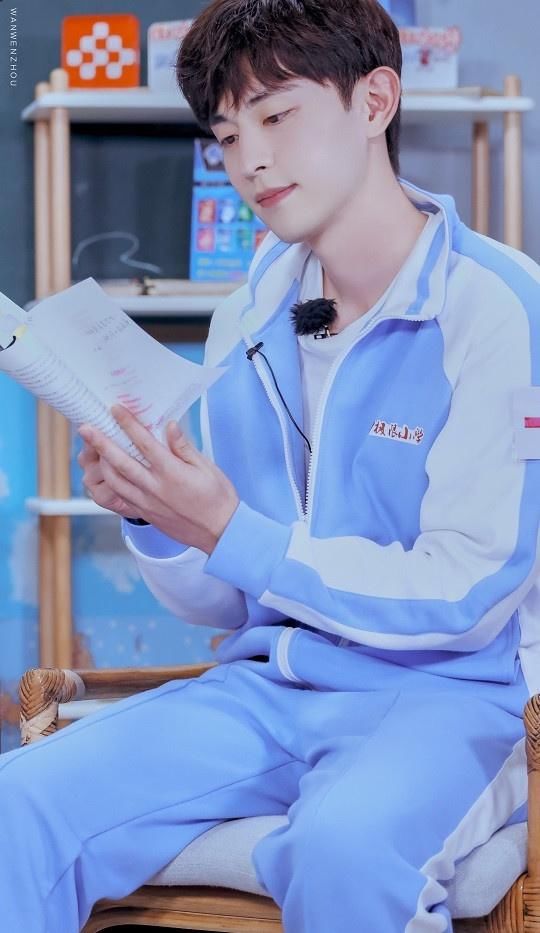 丁禹兮|10位男星穿校服!《以家人之名》宋威龙、罗云熙、丁禹兮都是顶级校园男神