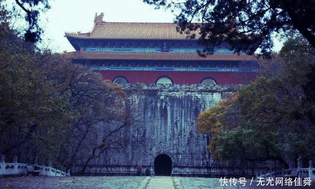 敢建|一位太监生前受到疯狂个人崇拜,祠堂敢建在皇陵前,死后挫骨扬灰