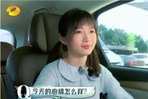 李浩菲|《中餐厅》开播三分钟出现失误?粉丝刷弹幕问:她是谁啊?