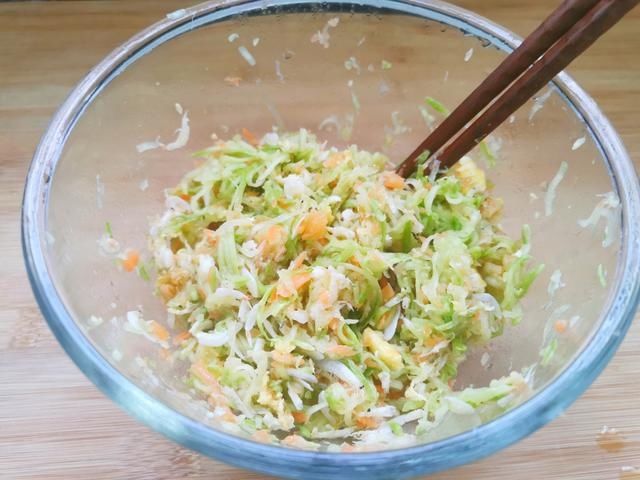 皮薄|包子的简单做法,无需发面,现包现吃,个个皮薄筋道馅儿香