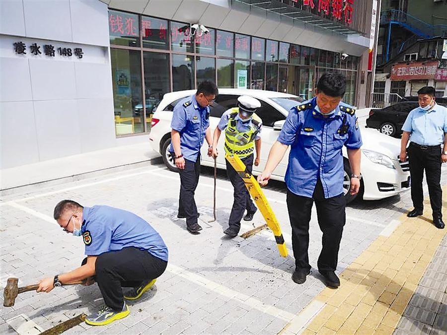  清除|强力清除道路两边“私圈私设私占”