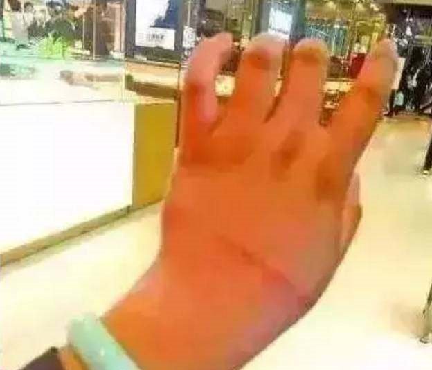 手镯|我没碰到，超市的手镯竟自己落地打碎了？