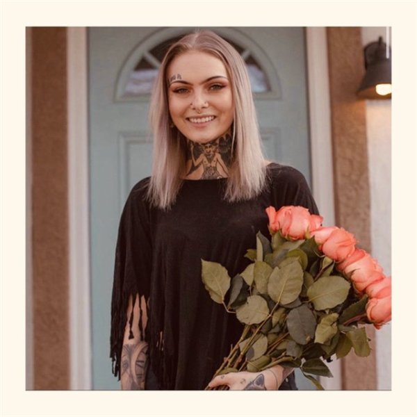 母亲|又一位女星因抑郁症自杀身亡，年仅23岁，母亲悲痛发声证实