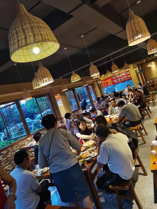 排队|昆明排队三十年老店,15张桌子,“镇店之宝”每天卖半吨