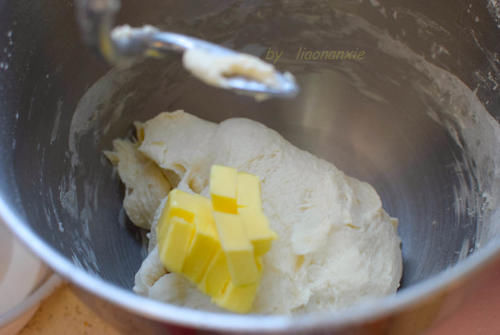 柔软|孩子早餐爱吃面包,蟹姐晚上做一盘,配方简单,柔软拉丝