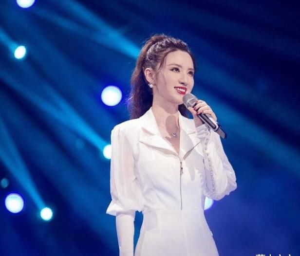  超长|张萌写超长小作文回应淘汰, 网友: 你怎么不出书呢?