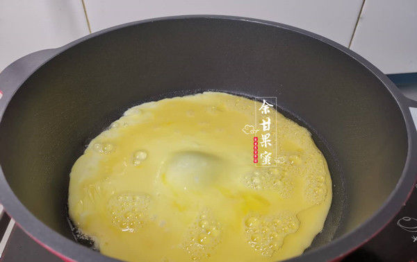  下饭|炒鸡蛋简单快捷也下饭，我用这两种蔬菜同炒，爽口开胃老光盘